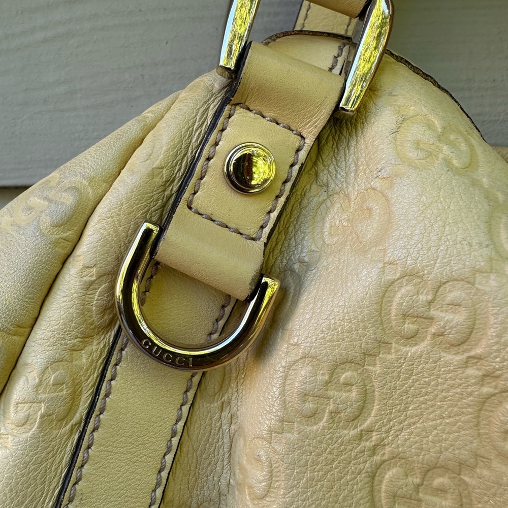 GUCCI
Guccissima Leather Shoulder Bag - Picture 5 of 16